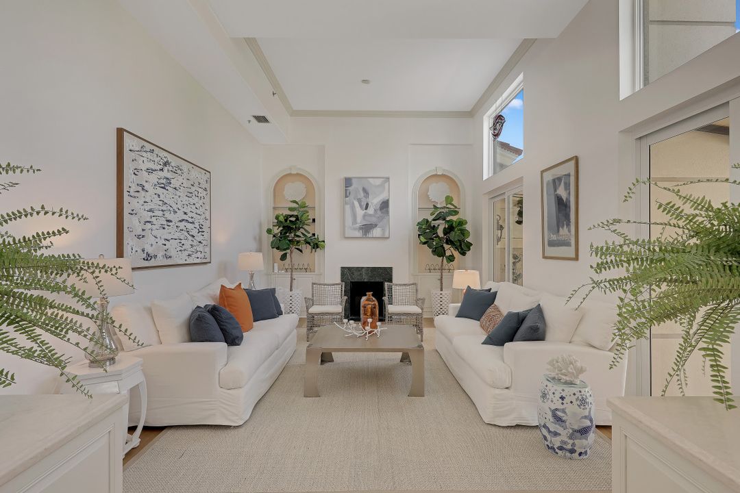 470 10th Ave S, Naples, FL 34102