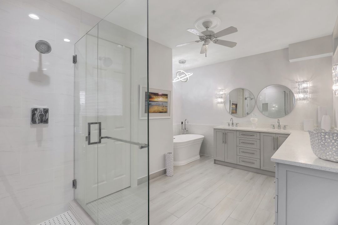 470 10th Ave S, Naples, FL 34102