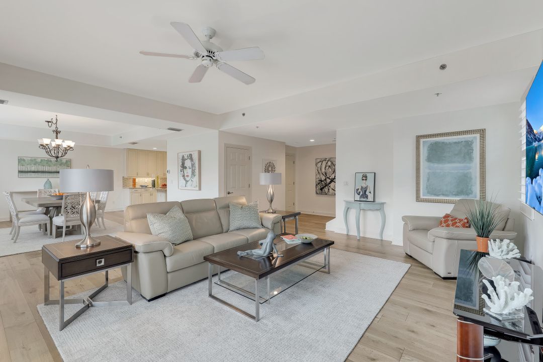 470 10th Ave S, Naples, FL 34102