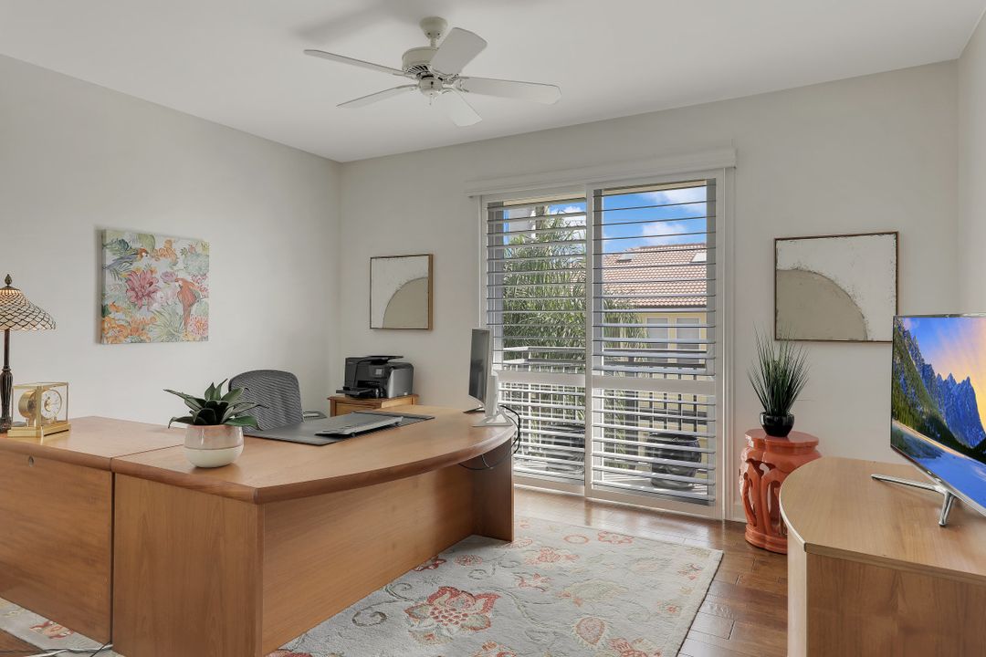 470 10th Ave S, Naples, FL 34102