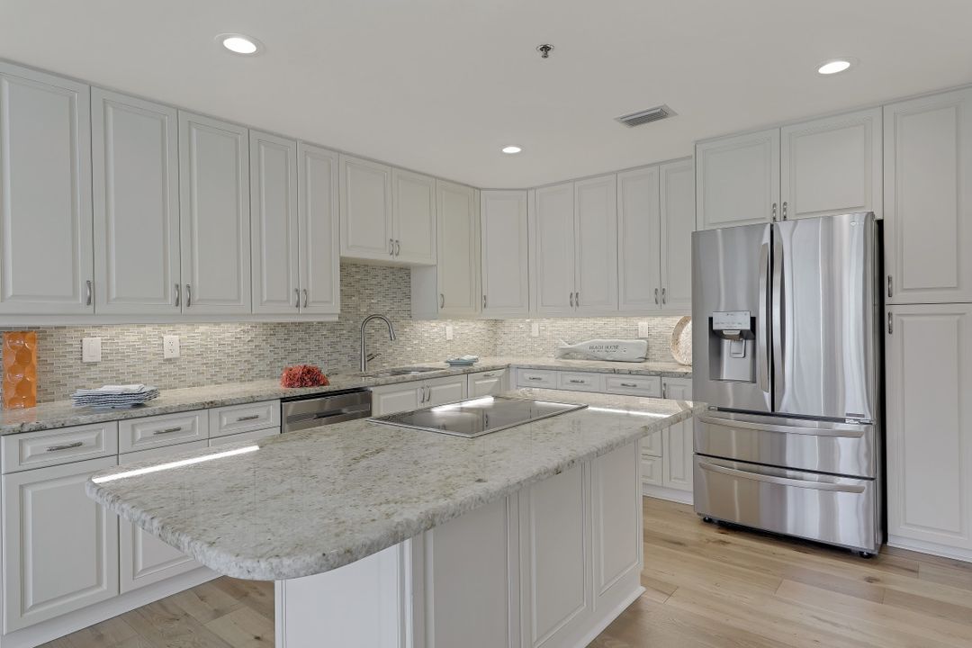 470 10th Ave S, Naples, FL 34102