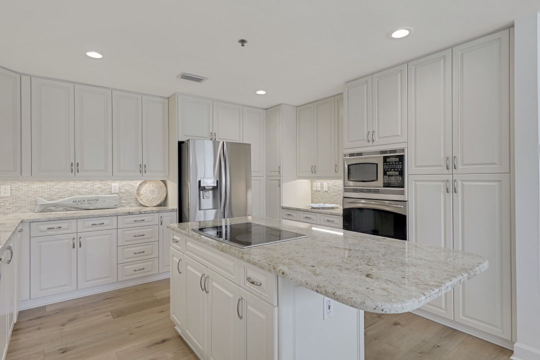 470 10th Ave S, Naples, FL 34102