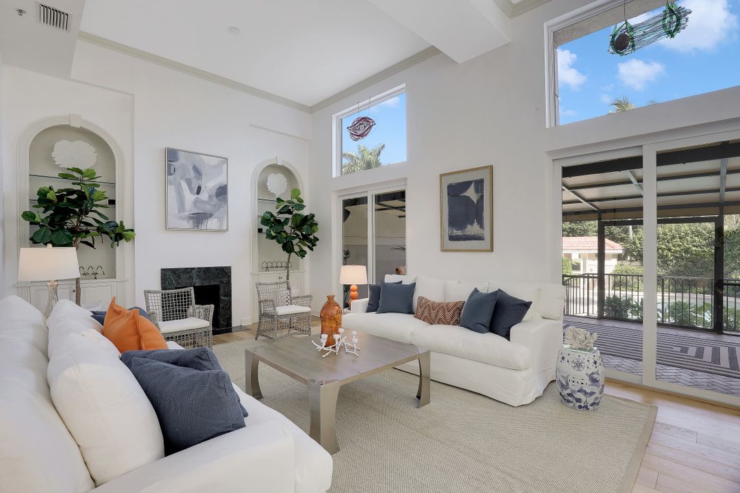 470 10th Ave S, Naples, FL 34102