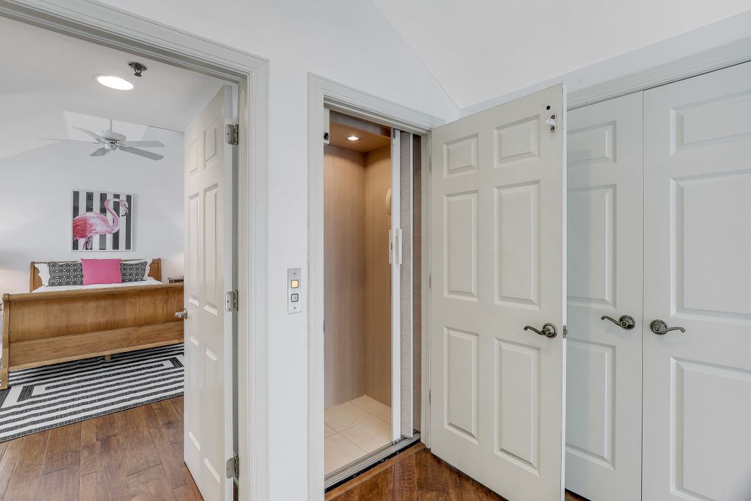 470 10th Ave S, Naples, FL 34102