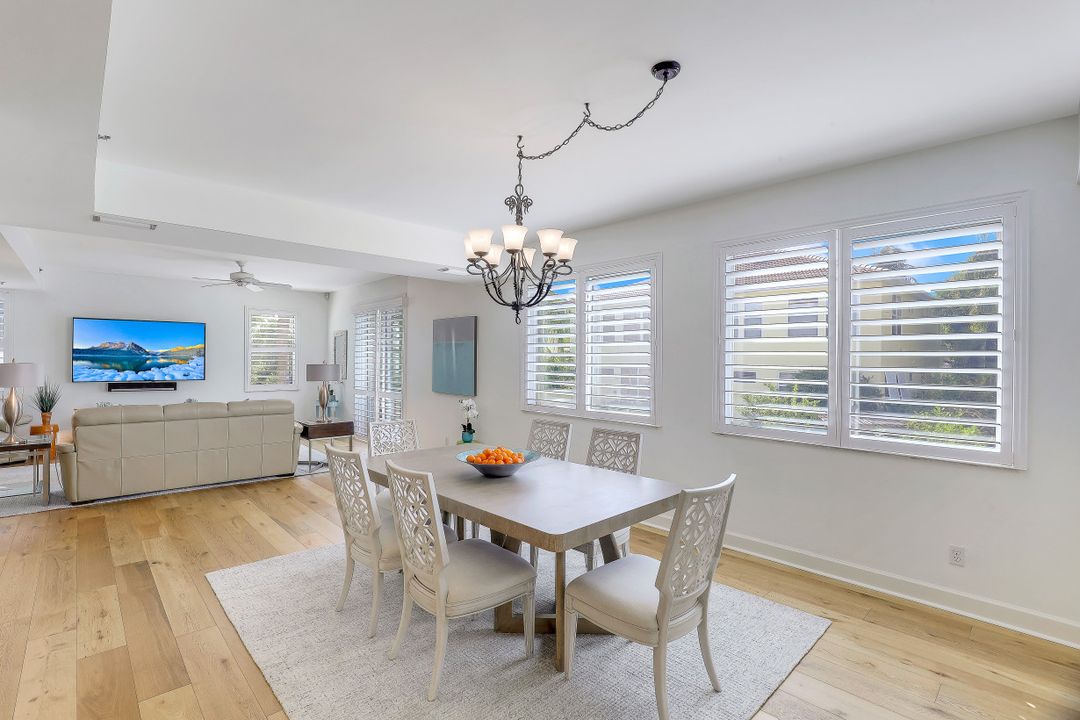 470 10th Ave S, Naples, FL 34102