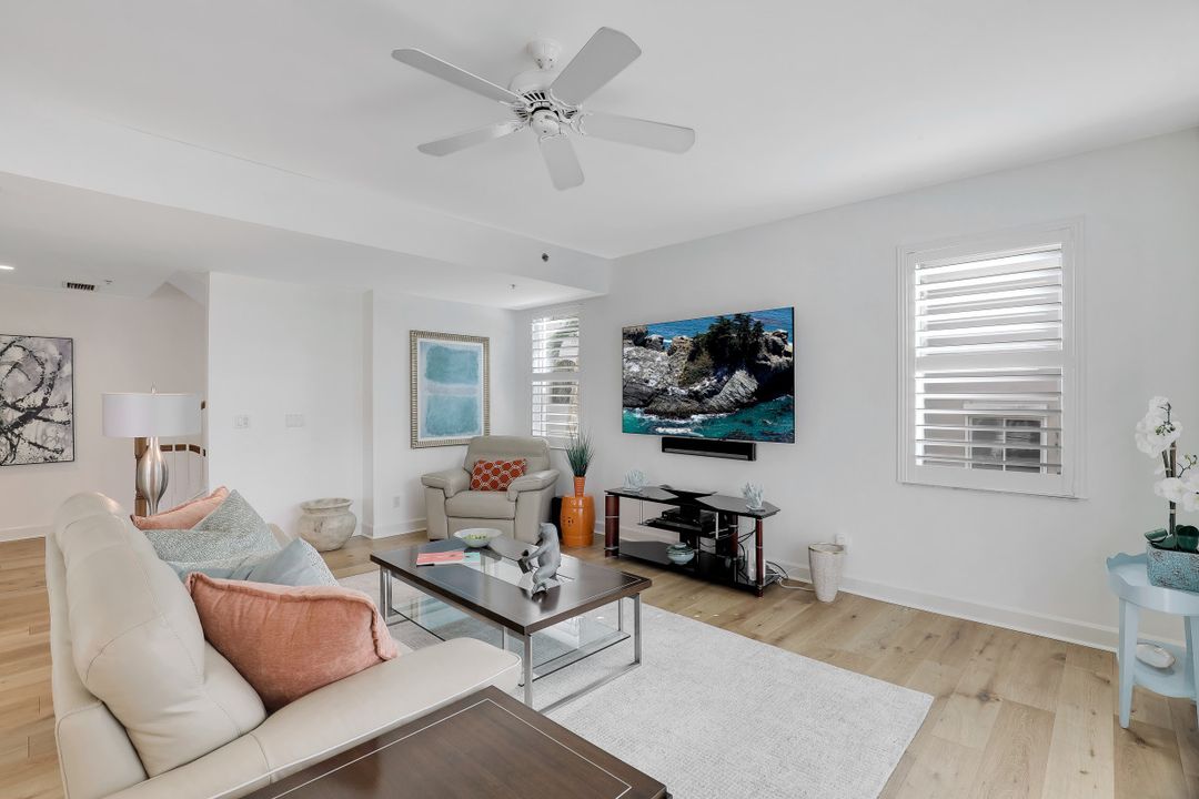 470 10th Ave S, Naples, FL 34102