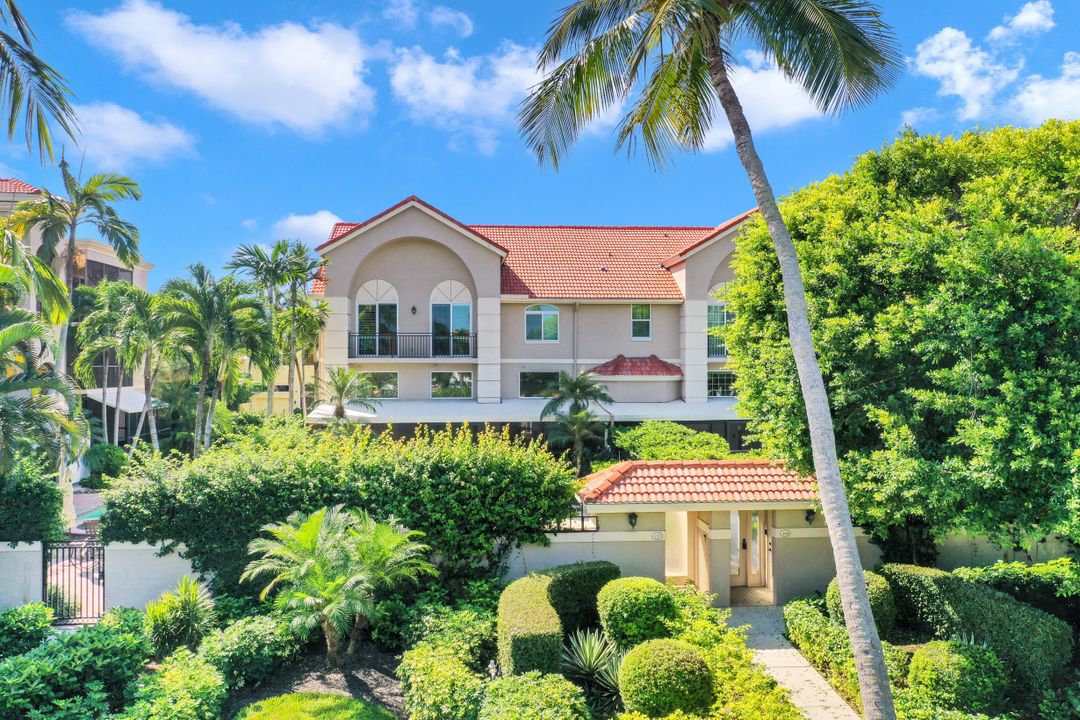 470 10th Ave S, Naples, FL 34102