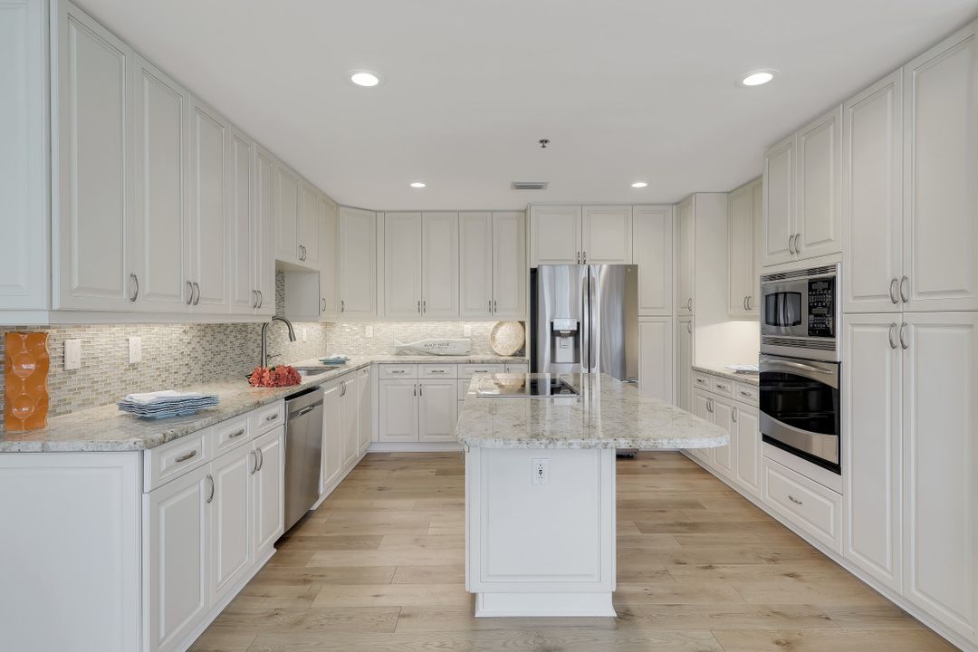 470 10th Ave S, Naples, FL 34102