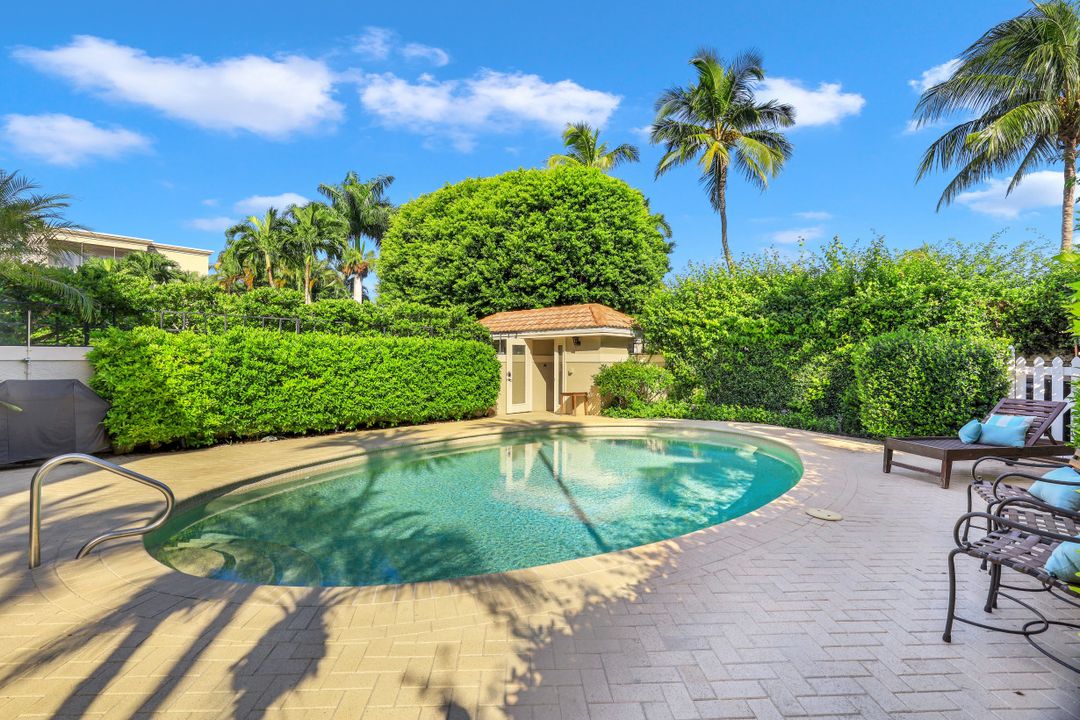 470 10th Ave S, Naples, FL 34102