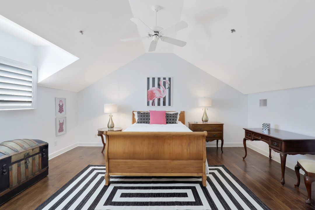 470 10th Ave S, Naples, FL 34102