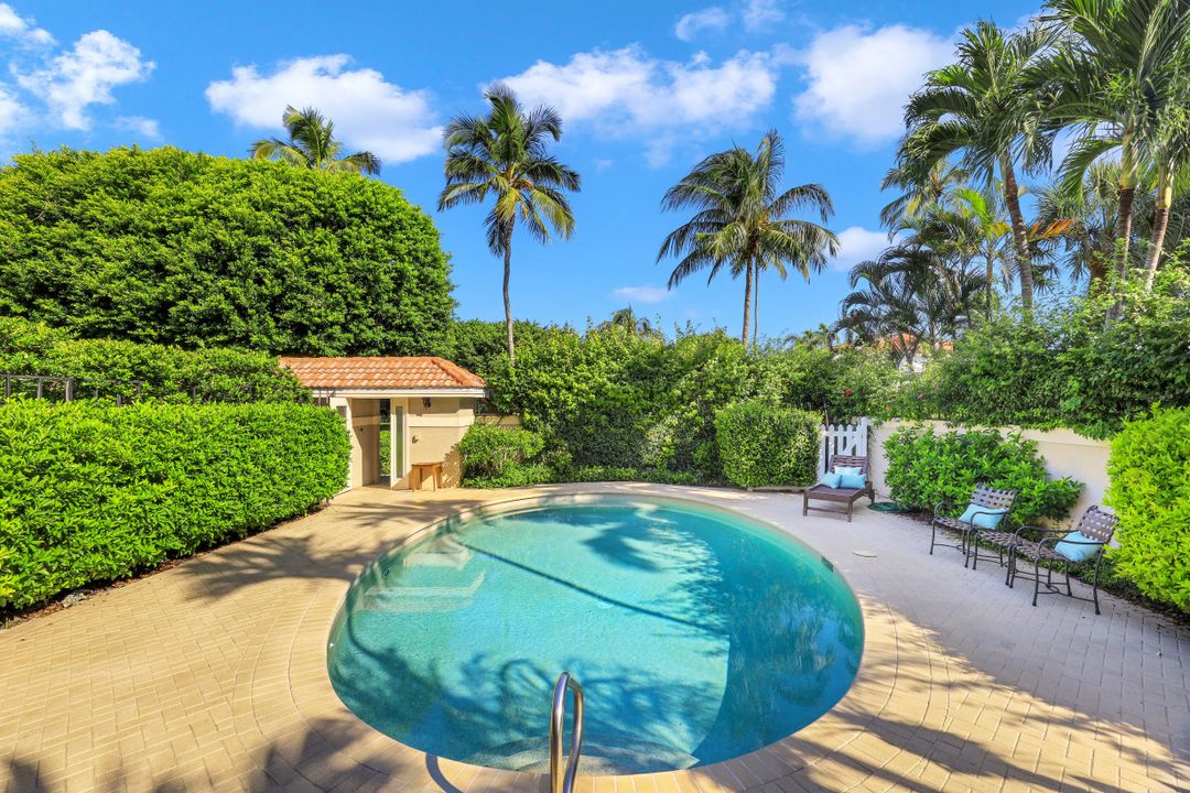 470 10th Ave S, Naples, FL 34102