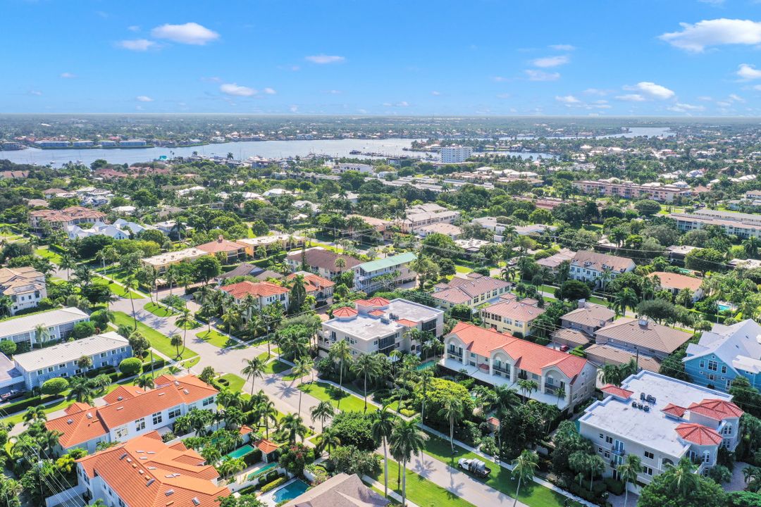 470 10th Ave S, Naples, FL 34102