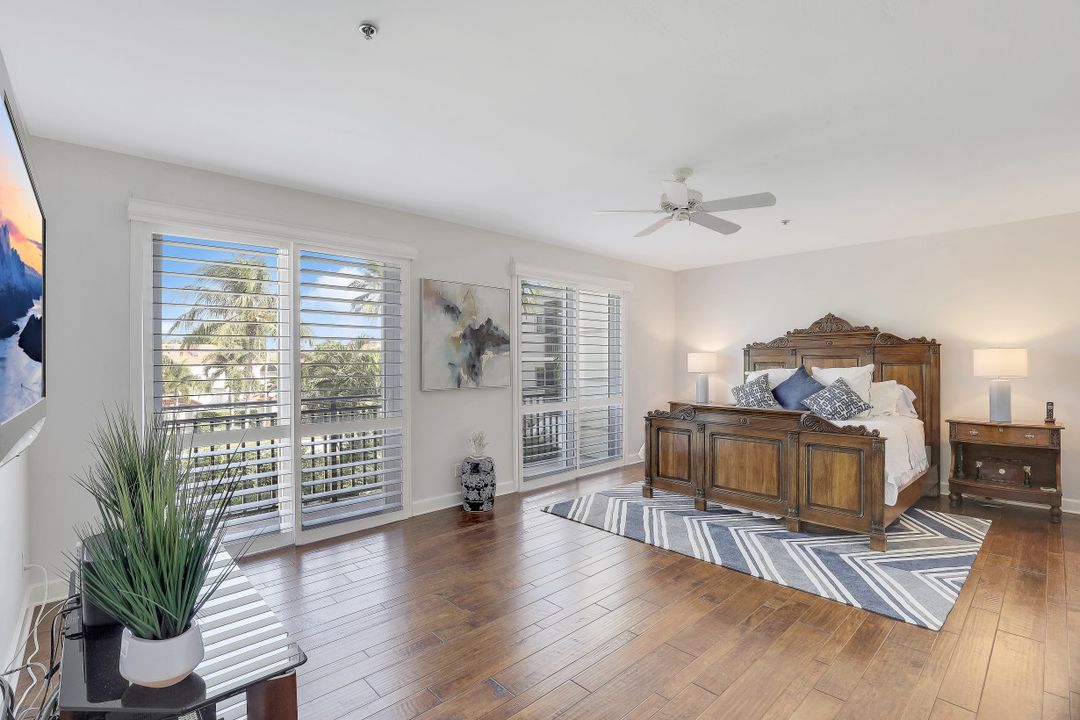 470 10th Ave S, Naples, FL 34102