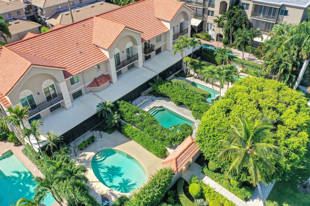 470 10th Ave S, Naples, FL 34102