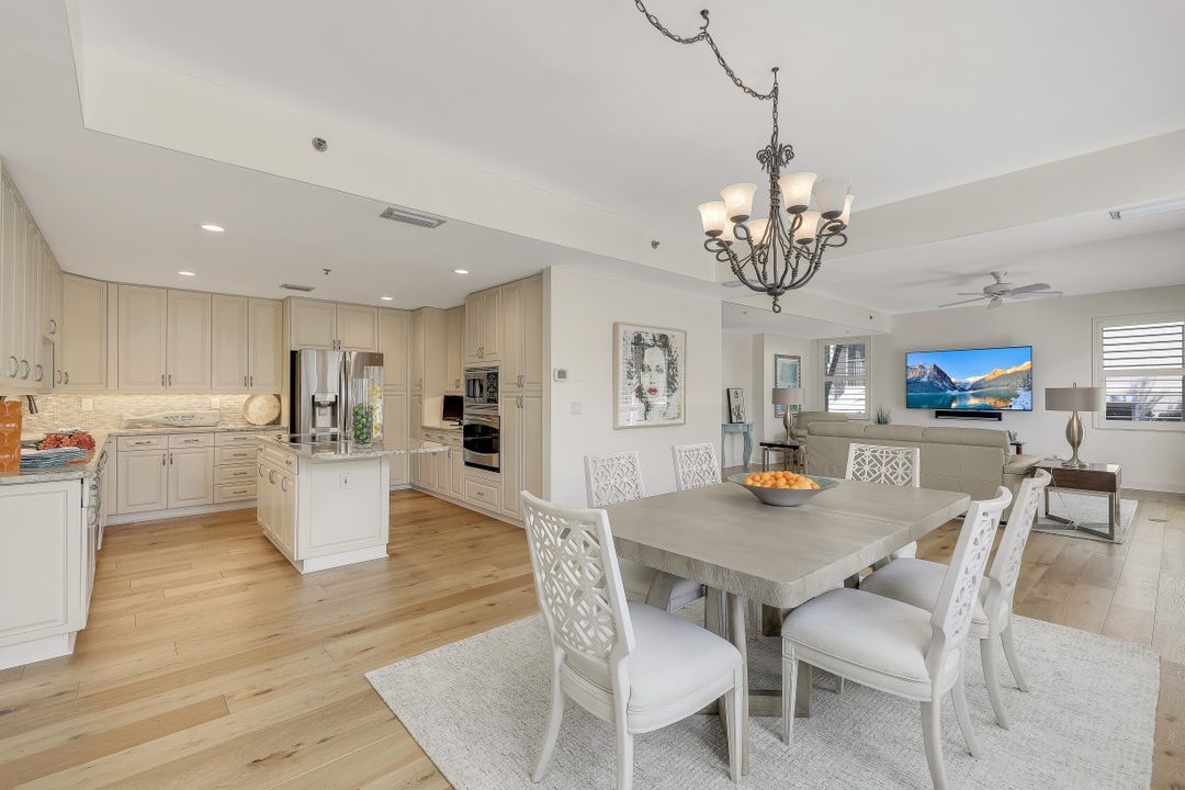 470 10th Ave S, Naples, FL 34102