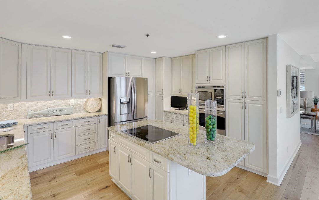 470 10th Ave S, Naples, FL 34102