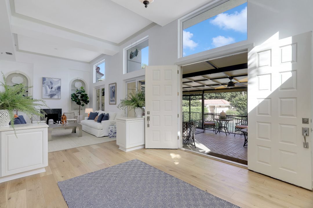 470 10th Ave S, Naples, FL 34102