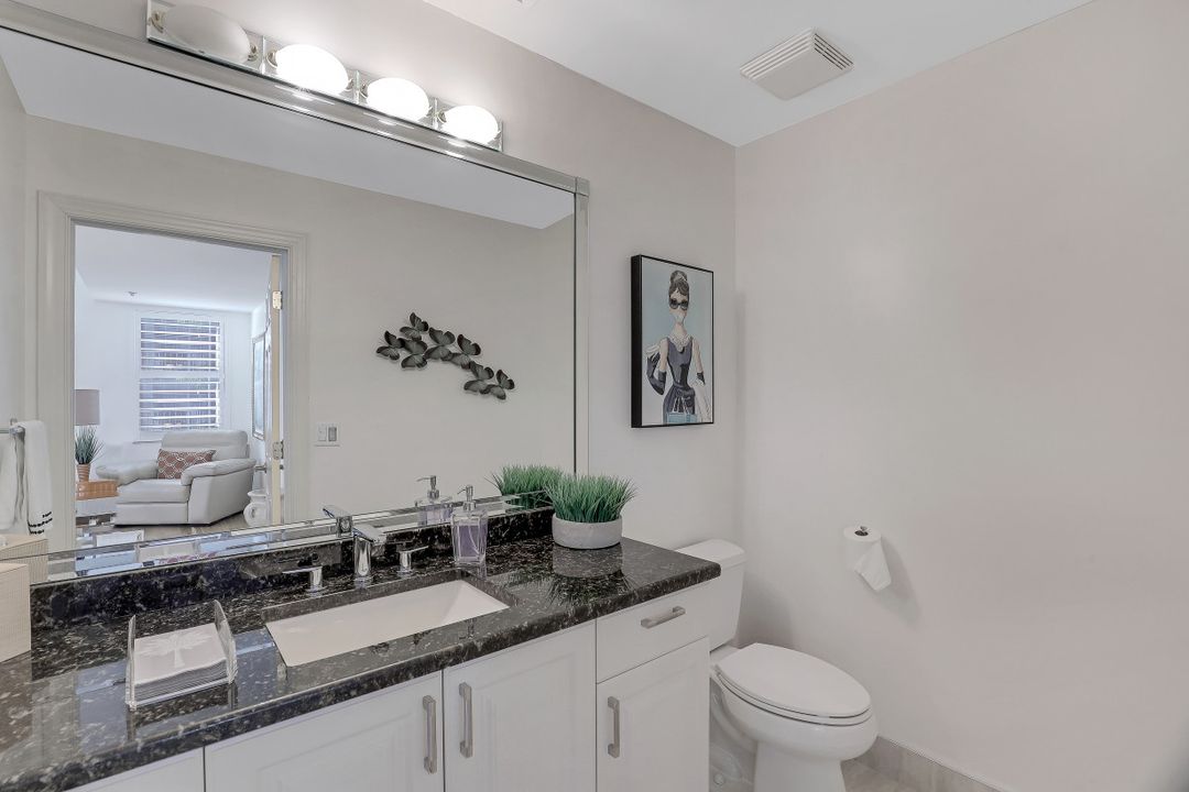 470 10th Ave S, Naples, FL 34102