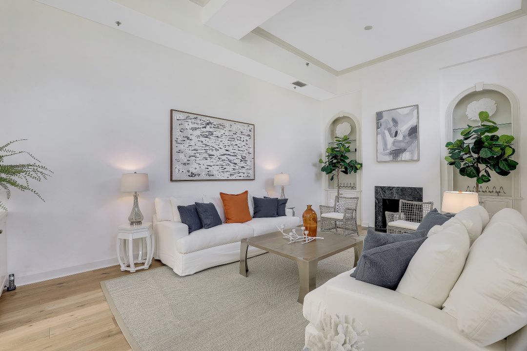 470 10th Ave S, Naples, FL 34102