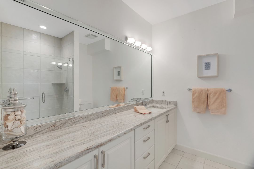 470 10th Ave S, Naples, FL 34102