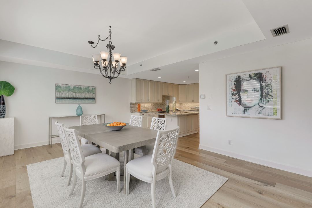 470 10th Ave S, Naples, FL 34102