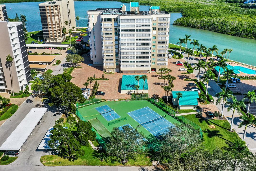 11 Bluebill Ave #1005, Naples, FL 34108