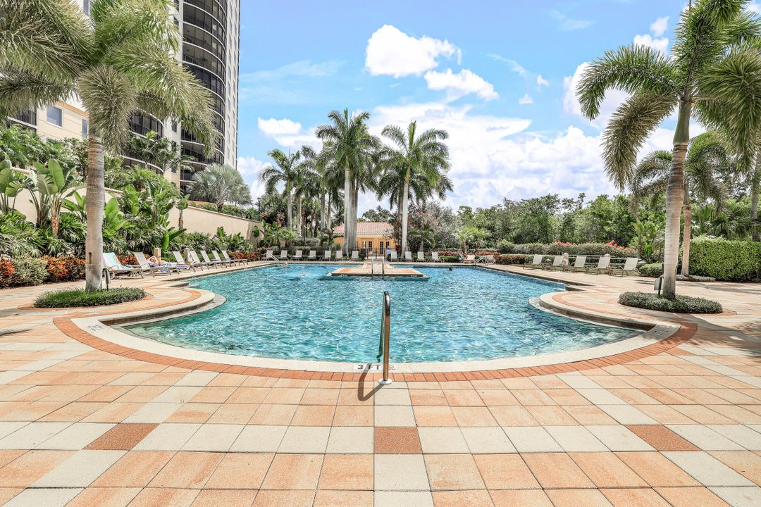 1050 Borghese Ln #1802, Naples, FL 34114