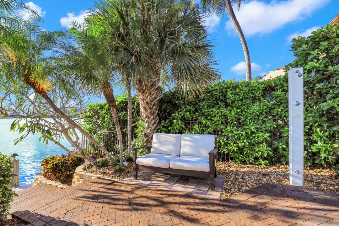 1076 Old Marco Ln, Marco Island, FL 34145