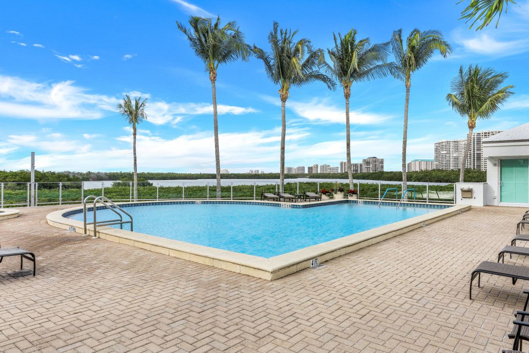 60 Seagate Dr #1702, Naples, FL 34103