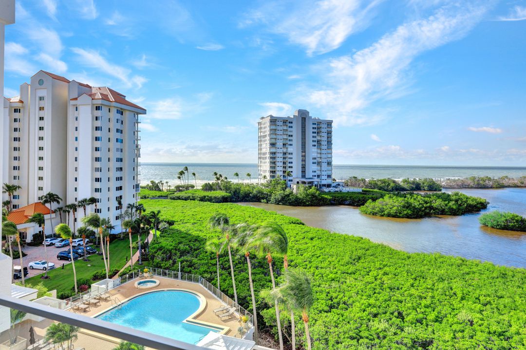 60 Seagate Dr #1702, Naples, FL 34103