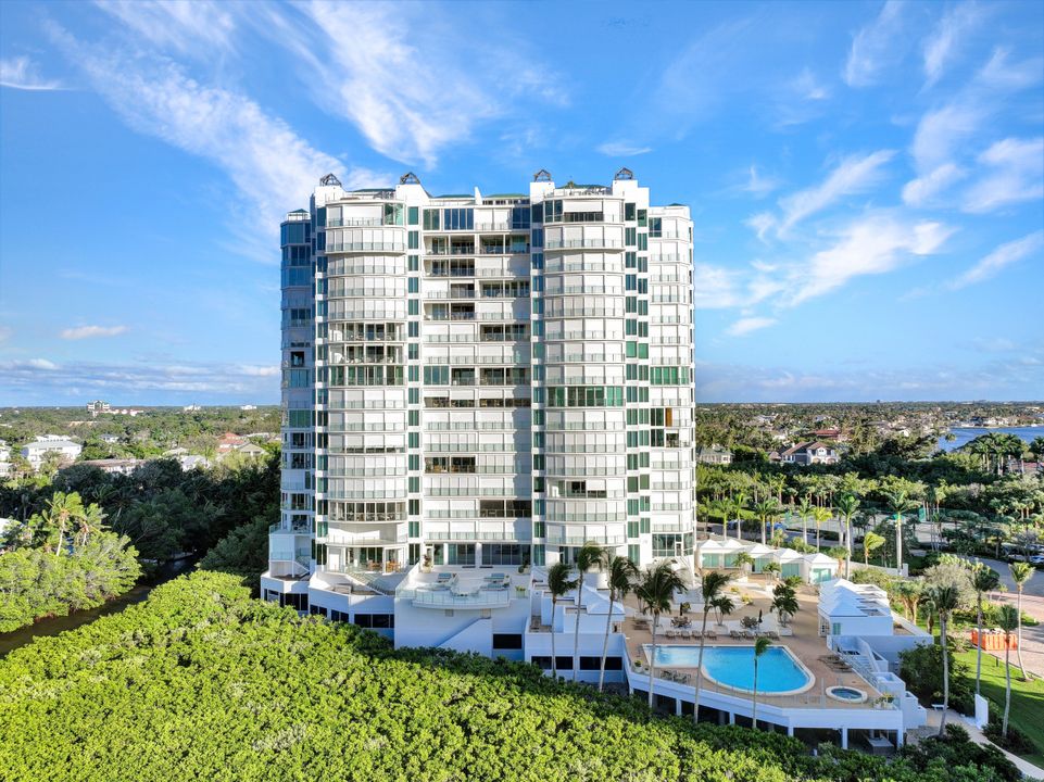 60 Seagate Dr #1606, Naples, FL 34103
