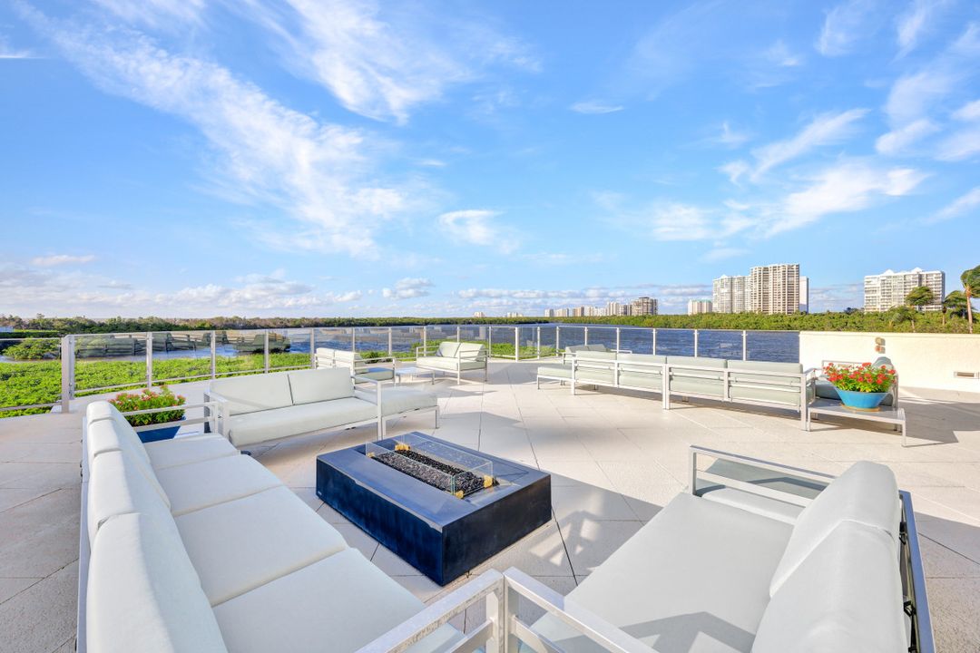 60 Seagate Dr #1606, Naples, FL 34103