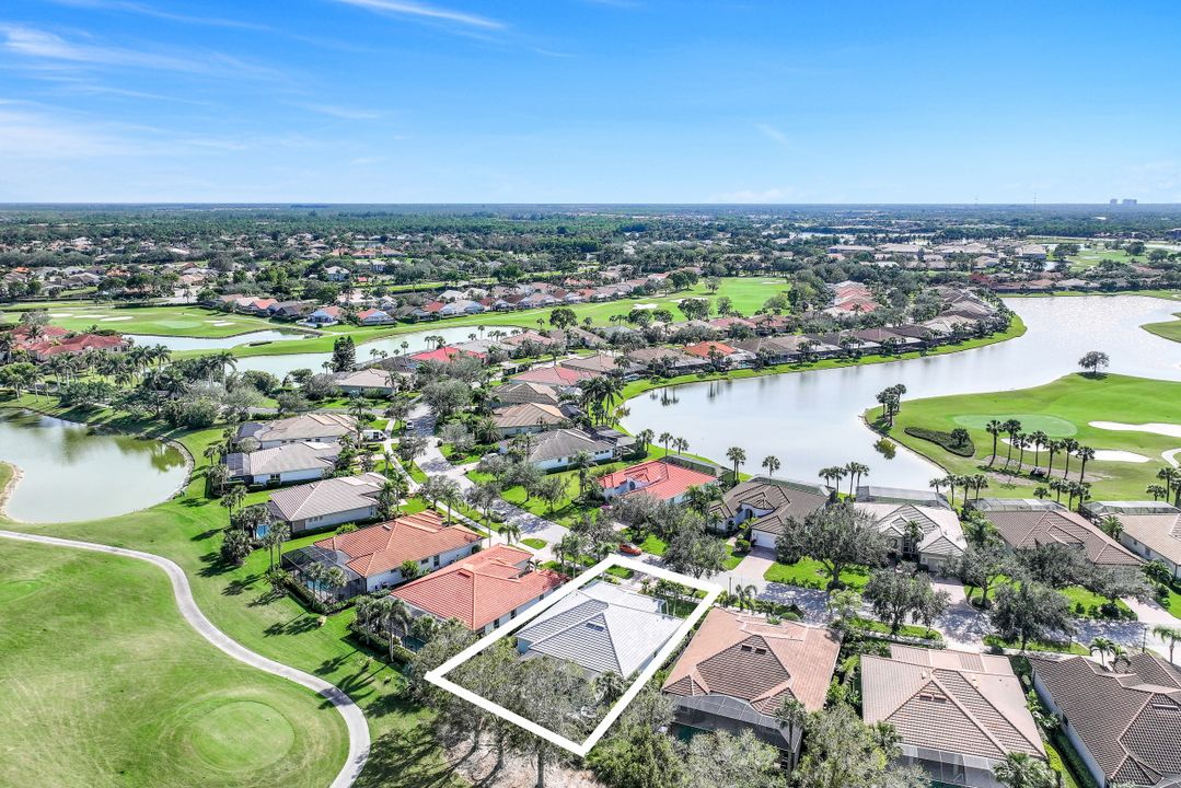 8812 Mustang Island Cir, Naples, FL 34113