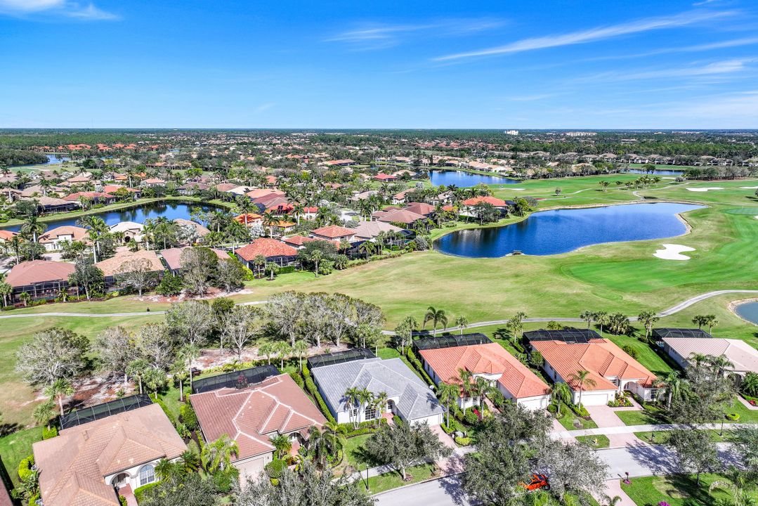 8812 Mustang Island Cir, Naples, FL 34113