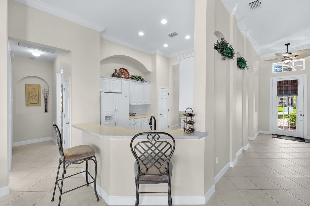 8812 Mustang Island Cir, Naples, FL 34113