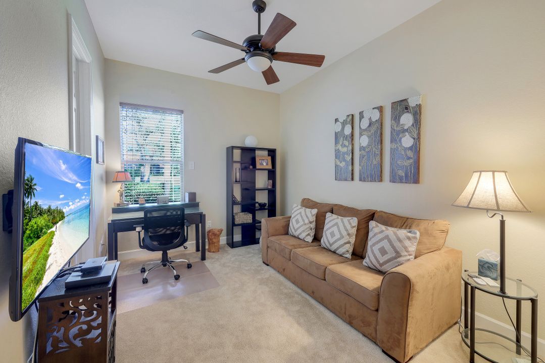 8812 Mustang Island Cir, Naples, FL 34113