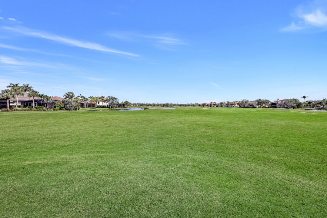 8812 Mustang Island Cir, Naples, FL 34113