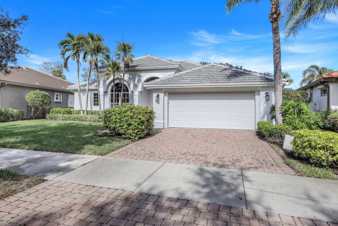 8812 Mustang Island Cir, Naples, FL 34113