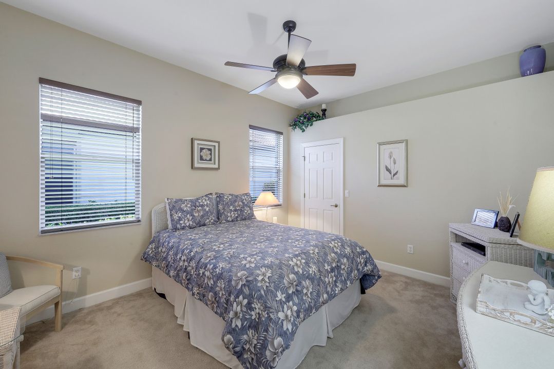8812 Mustang Island Cir, Naples, FL 34113