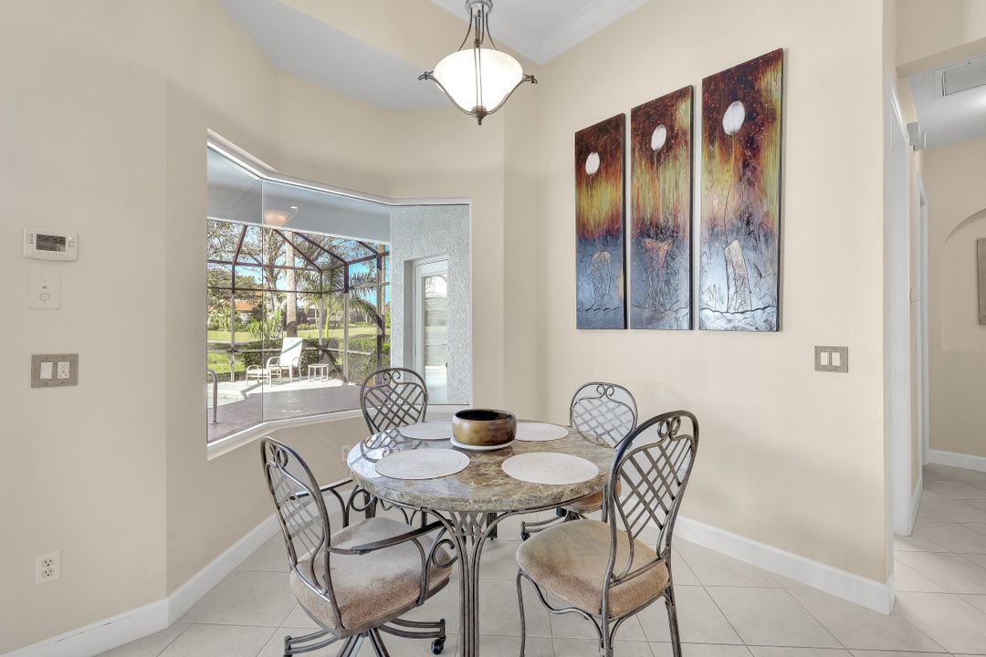 8812 Mustang Island Cir, Naples, FL 34113