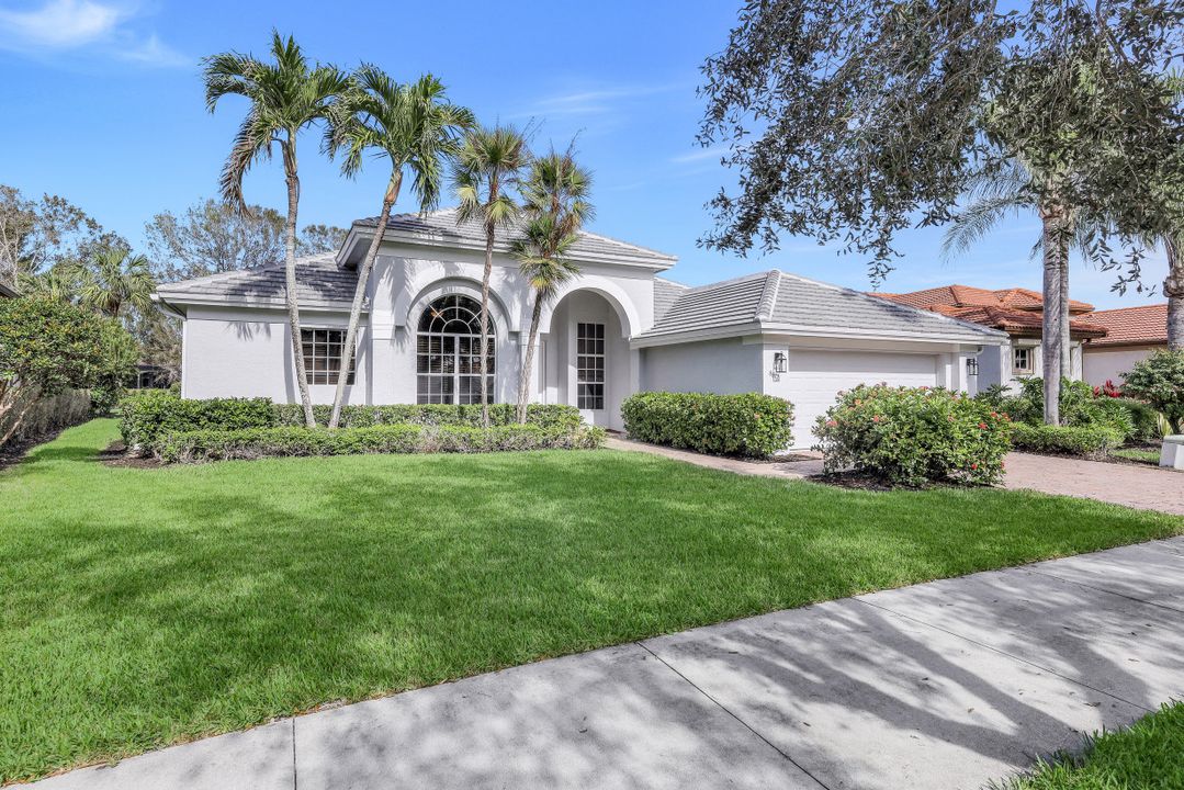 8812 Mustang Island Cir, Naples, FL 34113