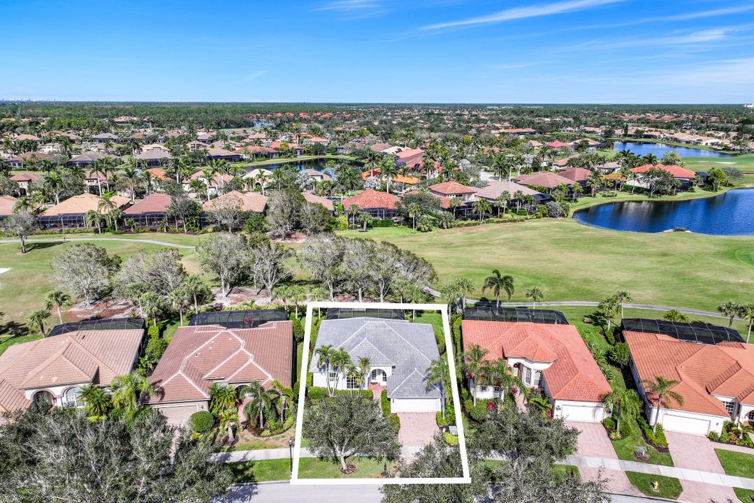 8812 Mustang Island Cir, Naples, FL 34113
