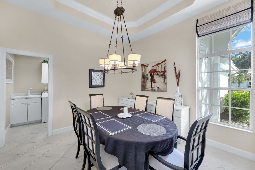 8812 Mustang Island Cir, Naples, FL 34113