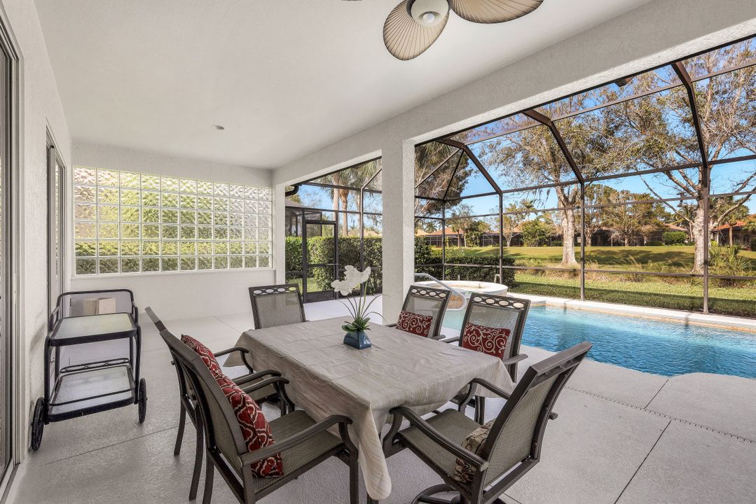 8812 Mustang Island Cir, Naples, FL 34113