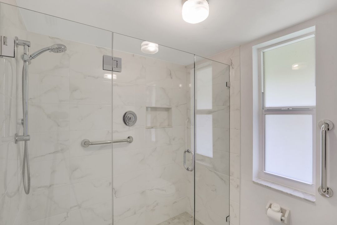 200 Albi Rd #4, Naples, FL 34112