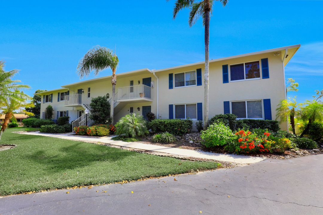 200 Albi Rd #4, Naples, FL 34112