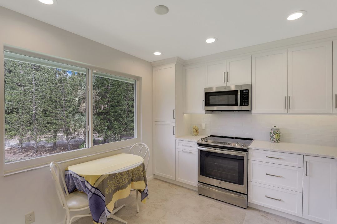 200 Albi Rd #4, Naples, FL 34112