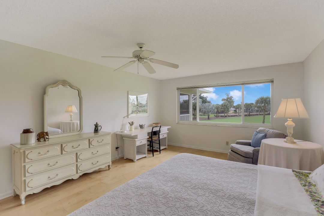 200 Albi Rd #4, Naples, FL 34112