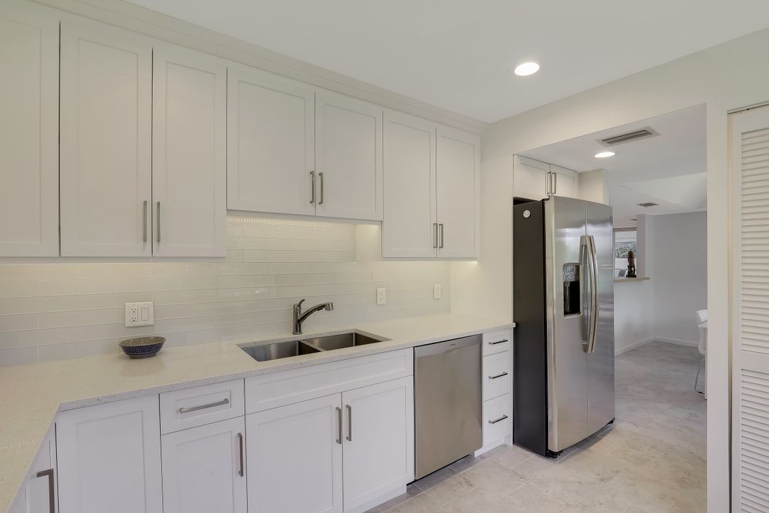 200 Albi Rd #4, Naples, FL 34112