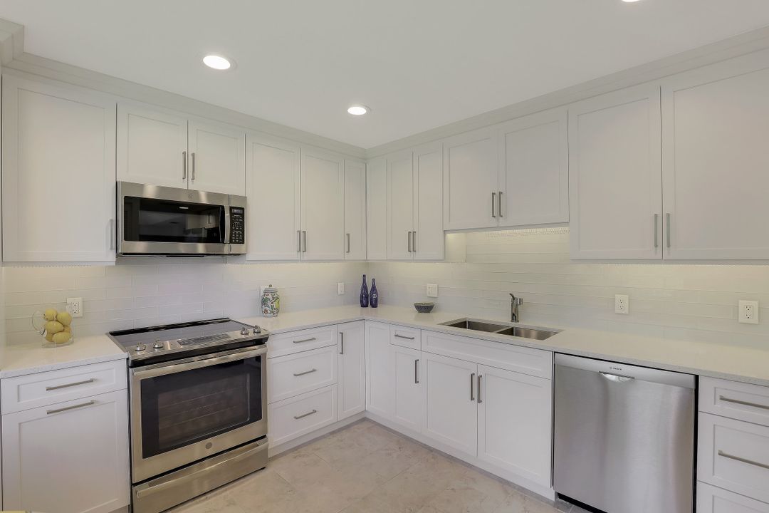 200 Albi Rd #4, Naples, FL 34112